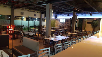 25 & Más Tapas Bar