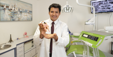 Dr Hugo Sanchez Martínez - Dentista